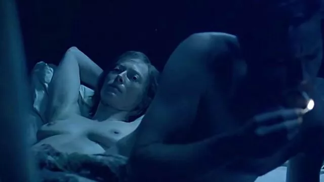 靴を突出明るい白い足が快適にすることができます 一徹 女性 向け 動画