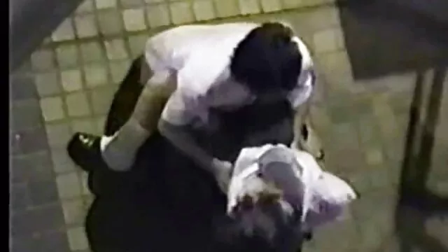 週18と支払われたヌードに住んでいると、ネット上に落ちました 無料 女性 向け エッチ 動画