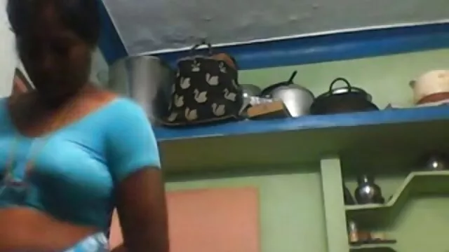 彼女はフェラの後に猫肛門を食べた loveh 動画